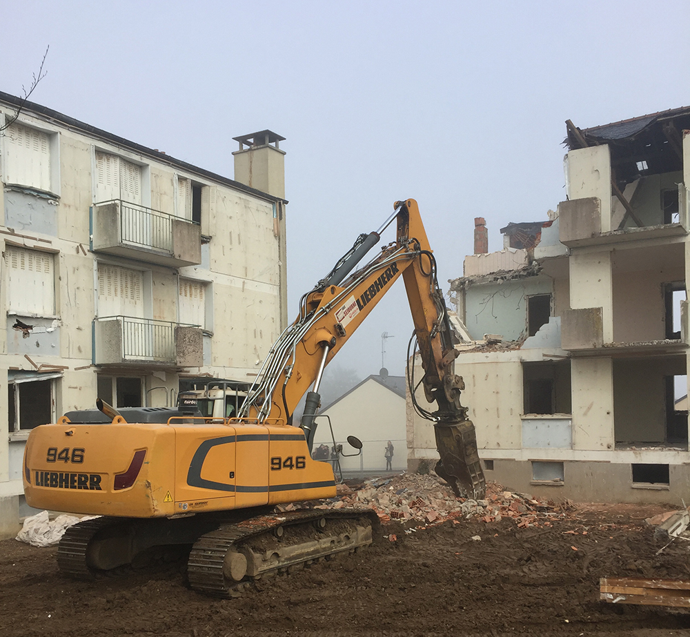 Déconstruction Mayenne Habitat à Ambrières-les-Vallées en février 2017