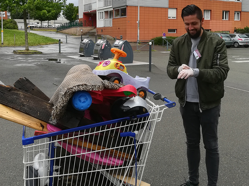 Action ramassage dechets Laval St Nicolas 06-2019 Médiateur