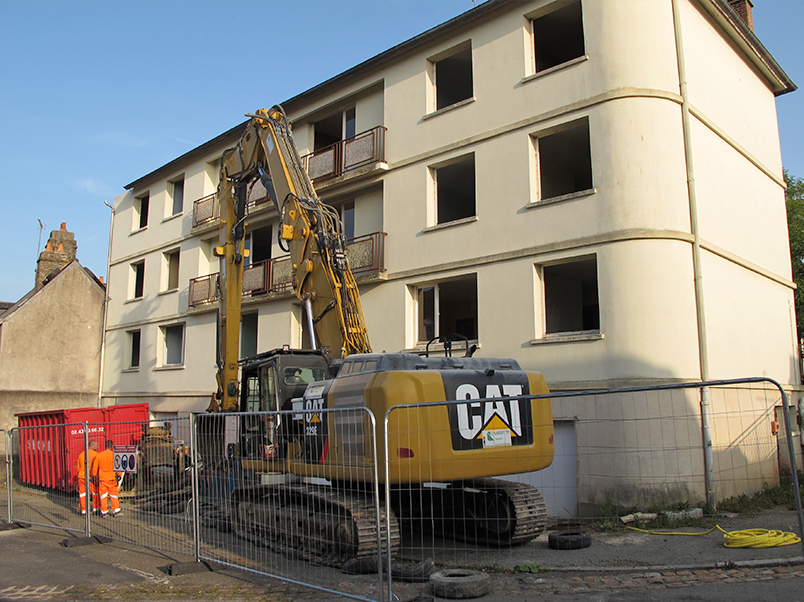 Déconstruction Ernée par Mayenne Habitat - aout 2017 - 01