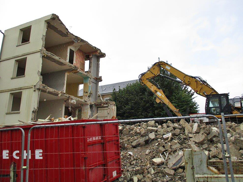 Déconstruction Ernée par Mayenne Habitat - aout 2017 - 03