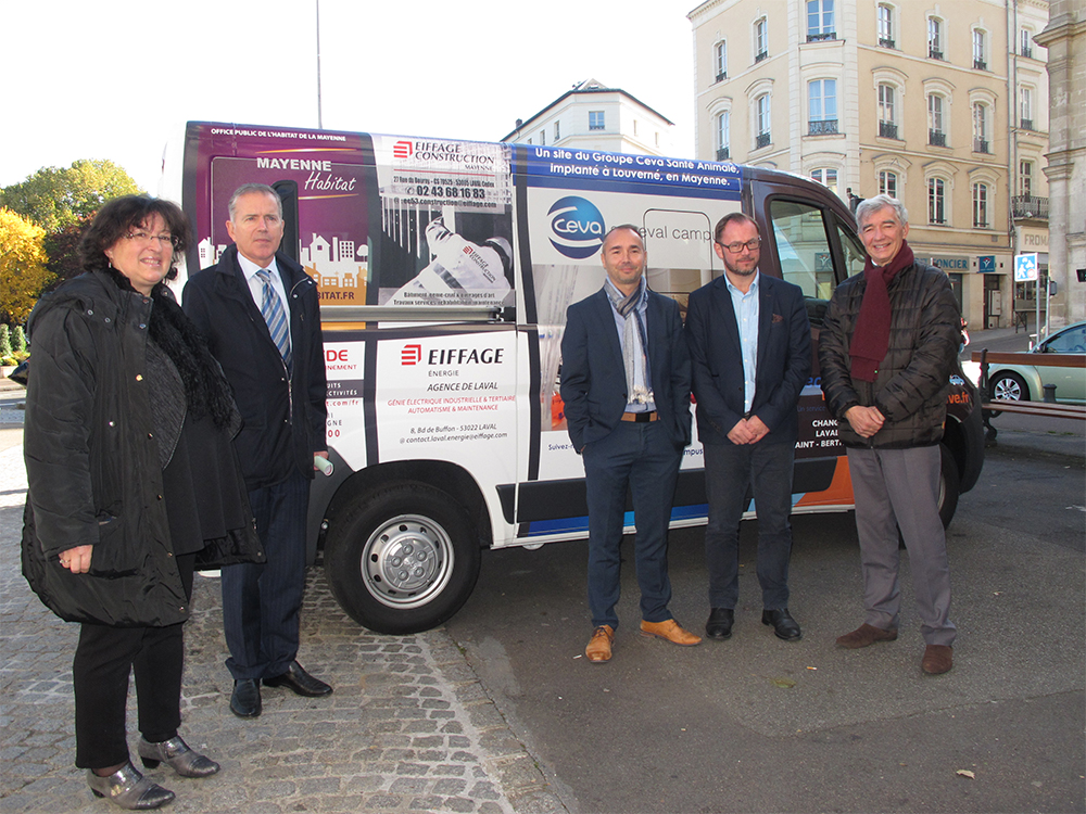 Photo du Minibus des maisons de quartier de Laval