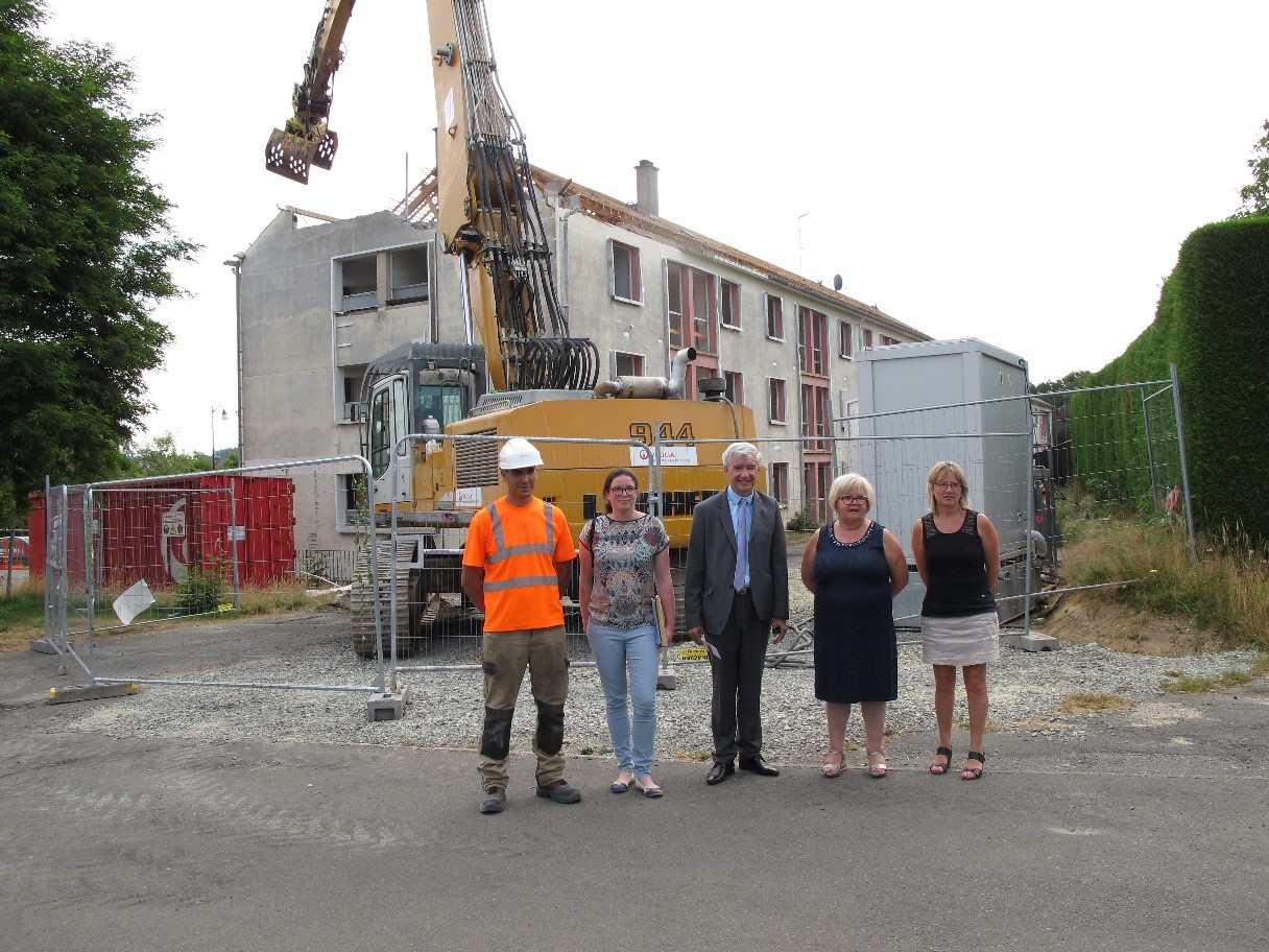 Deconstruction d'un immeuble de 3 logements sociaux à Pontmain - Mayenne Habitat 2018