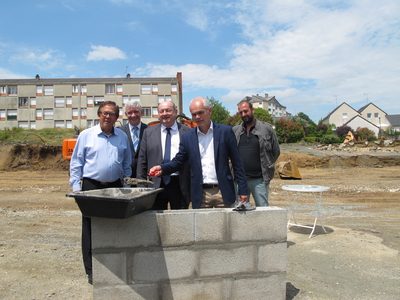 Pose 1ère pierre à Mayenne