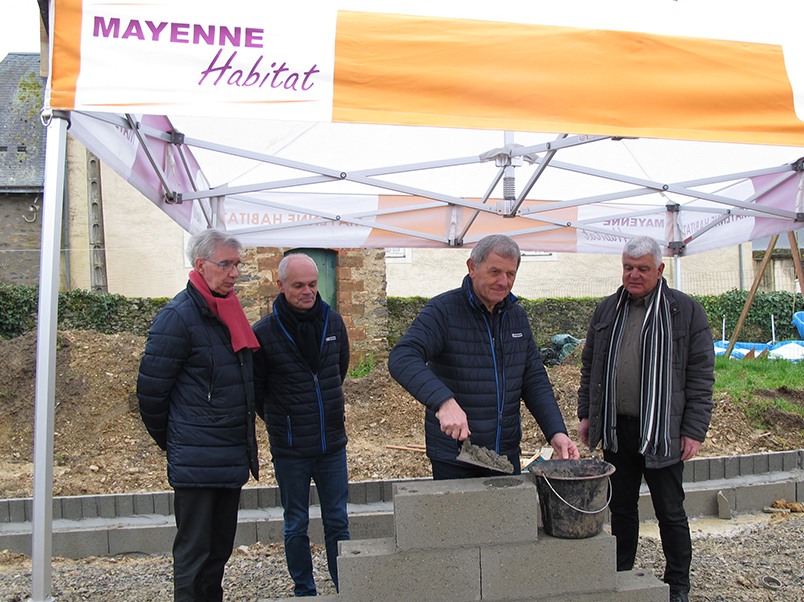 pose-pierre-Bouere-Mayenne-Habitat