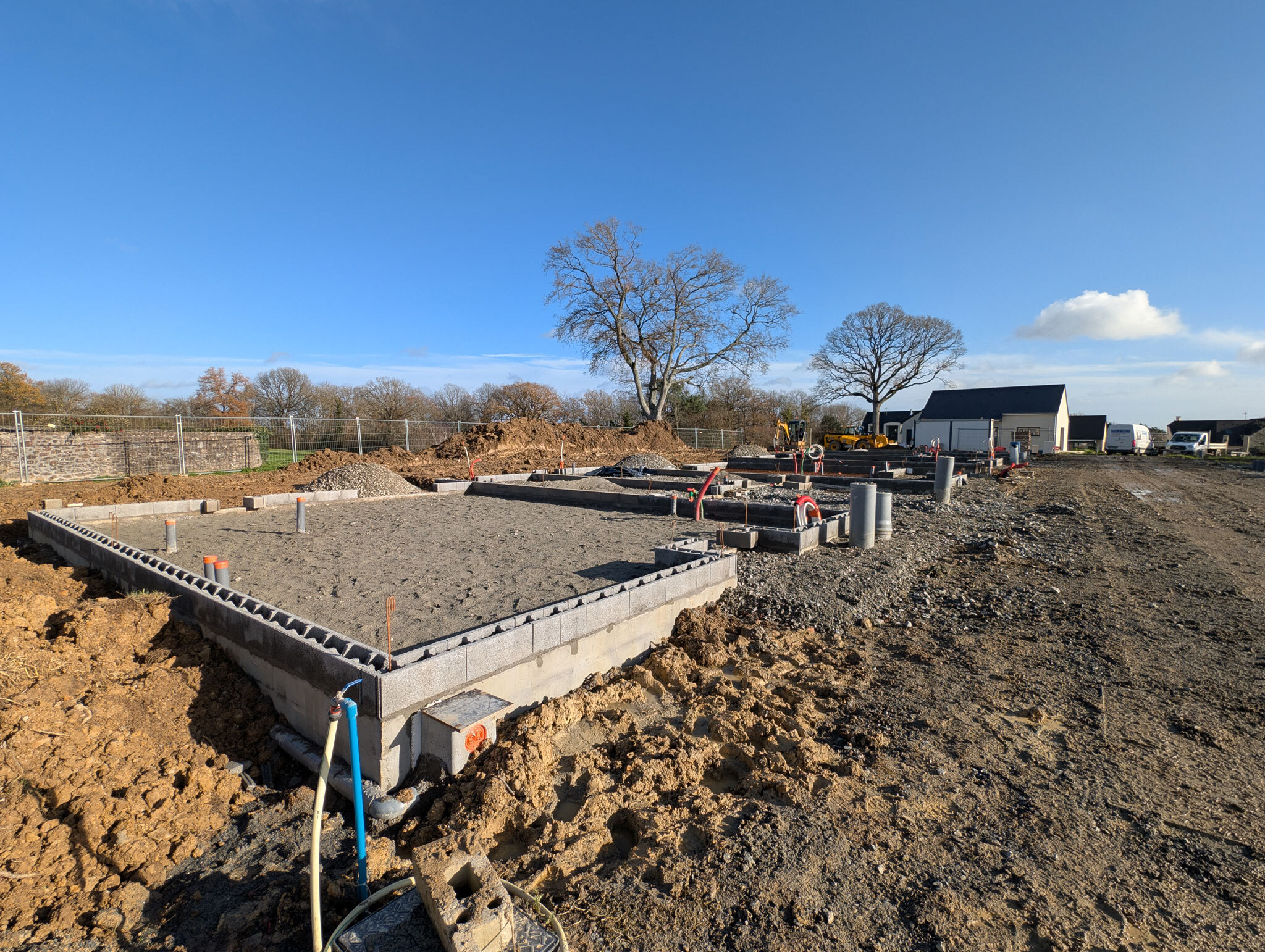 Première pierre à Saint-Germain-le-Fouilloux 1