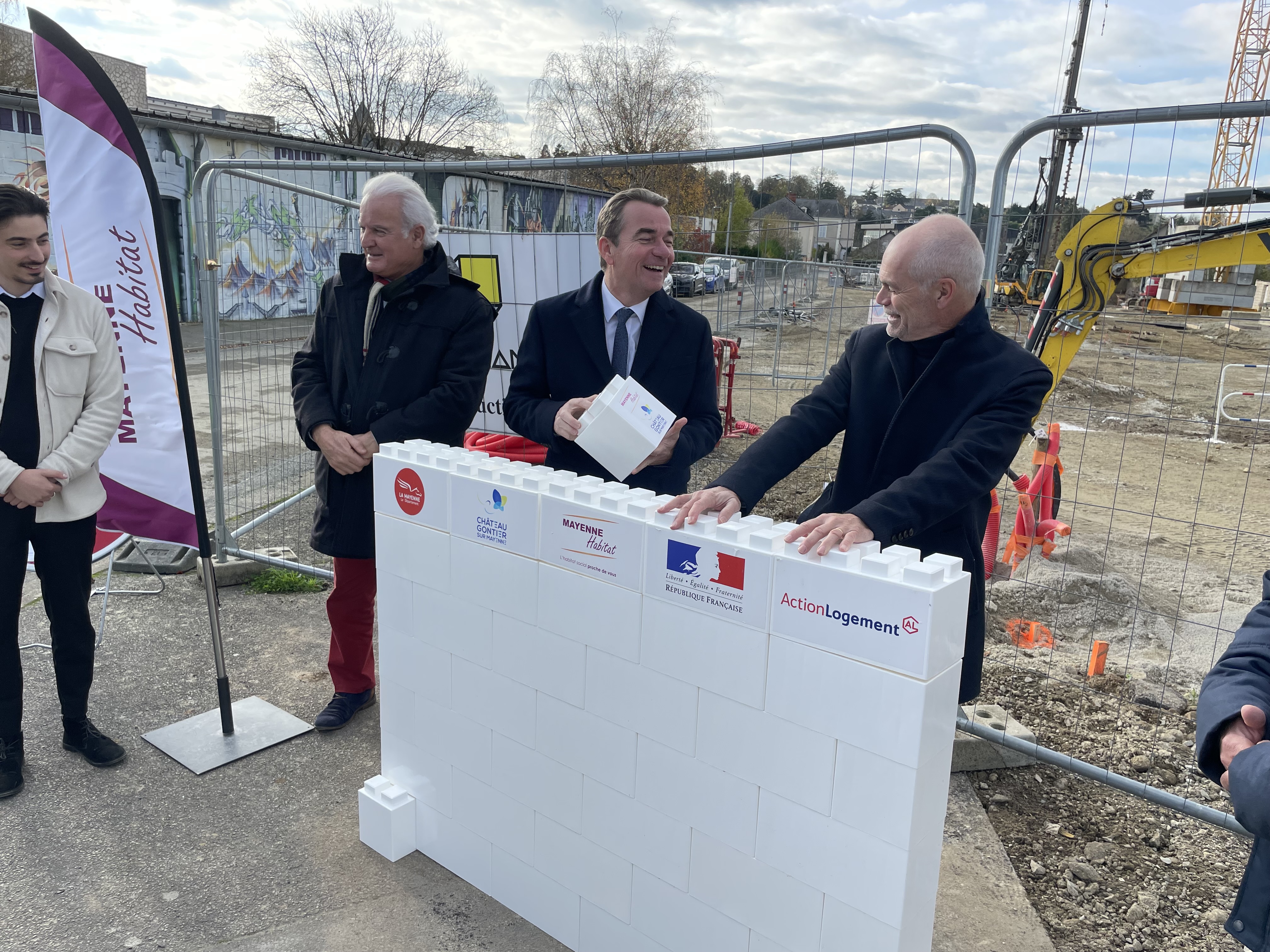 Première pierre La courtille Château-Gontier-sur-Mayenne-2