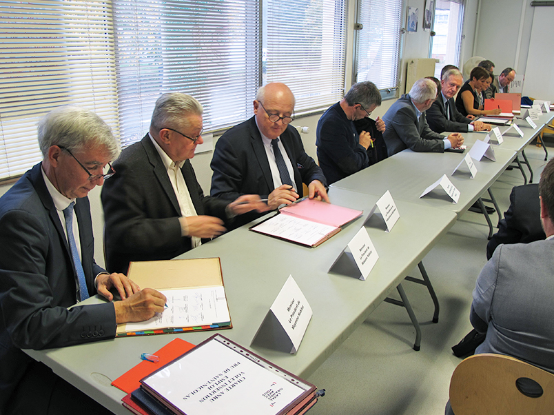 Signature ANRU St Nicolas charte insertion Mayenne Habitat oct 2018 - 01