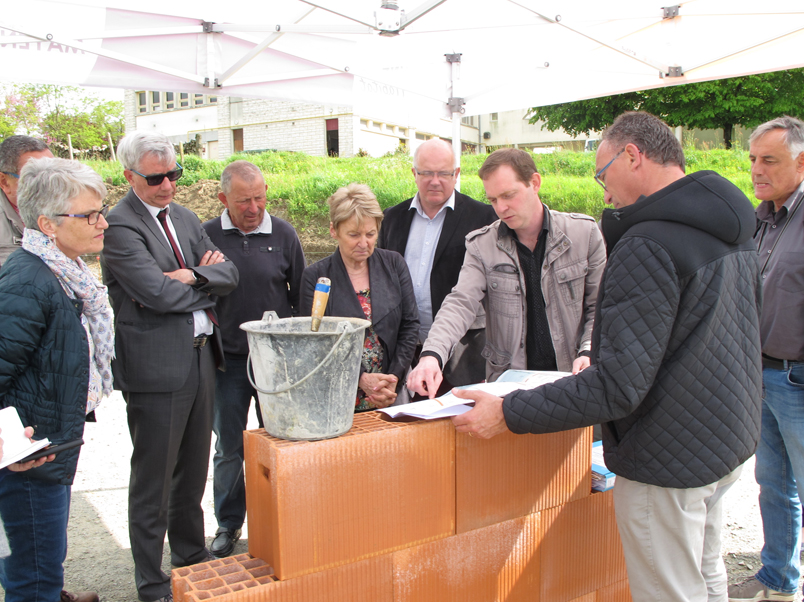 Vaiges pose de premiere pierre des logements Mayenne Habitat le 3 mai 2018